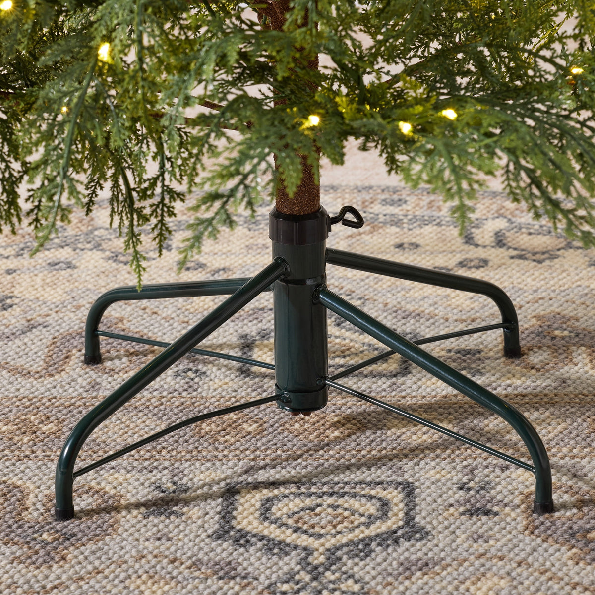  7.5' Pre-Lit Green Cypress Artificial Christmas Tree with 500 Warm White Twinkle LED Lights, Full-Bodied Xmas Tree with Metal Stand, Indoor Holiday Decoration