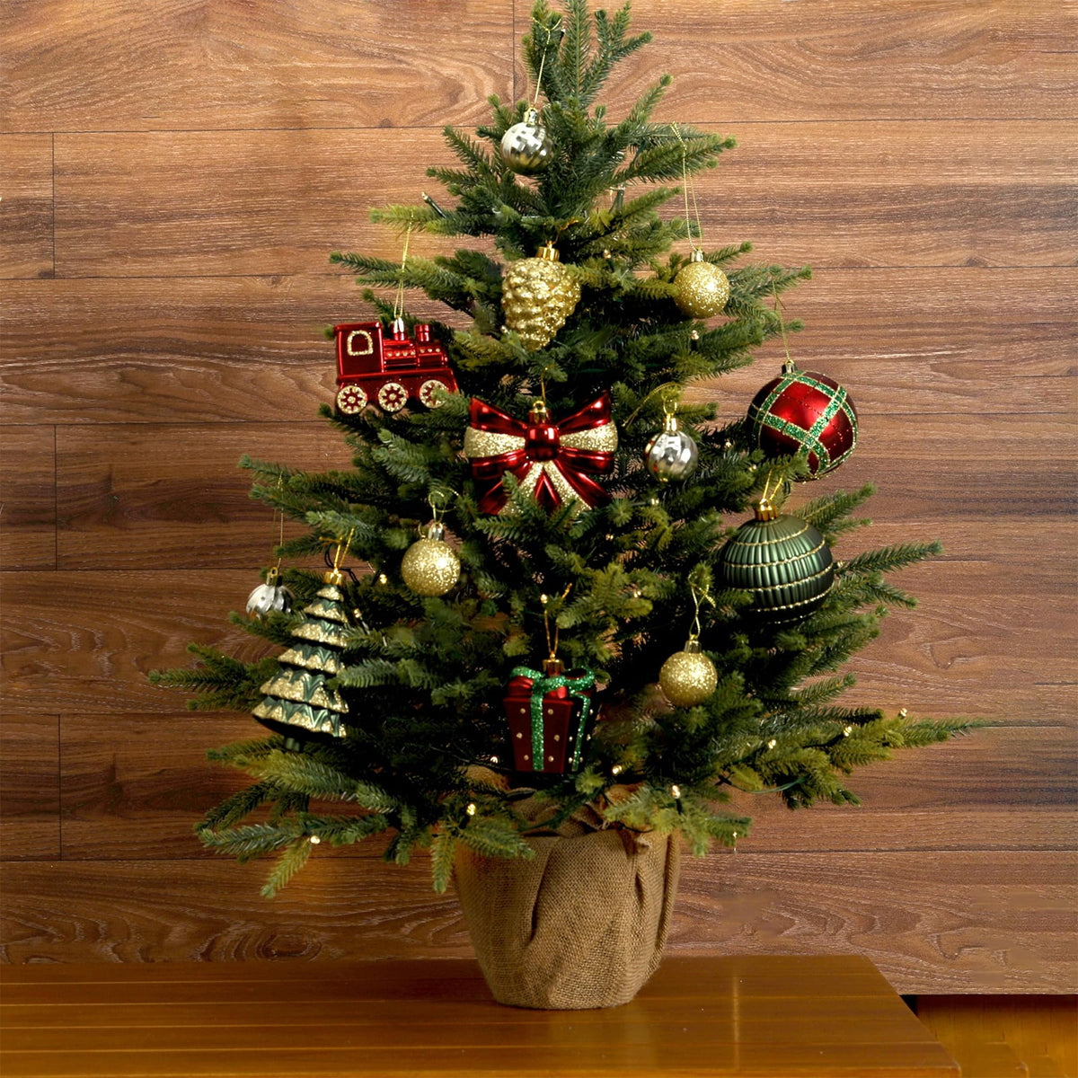  82pcs Christmas Balls Ornaments Set, Shatterproof Plastic Decor for Xmas Tree with Hanging Strings, Gold & Red & Green